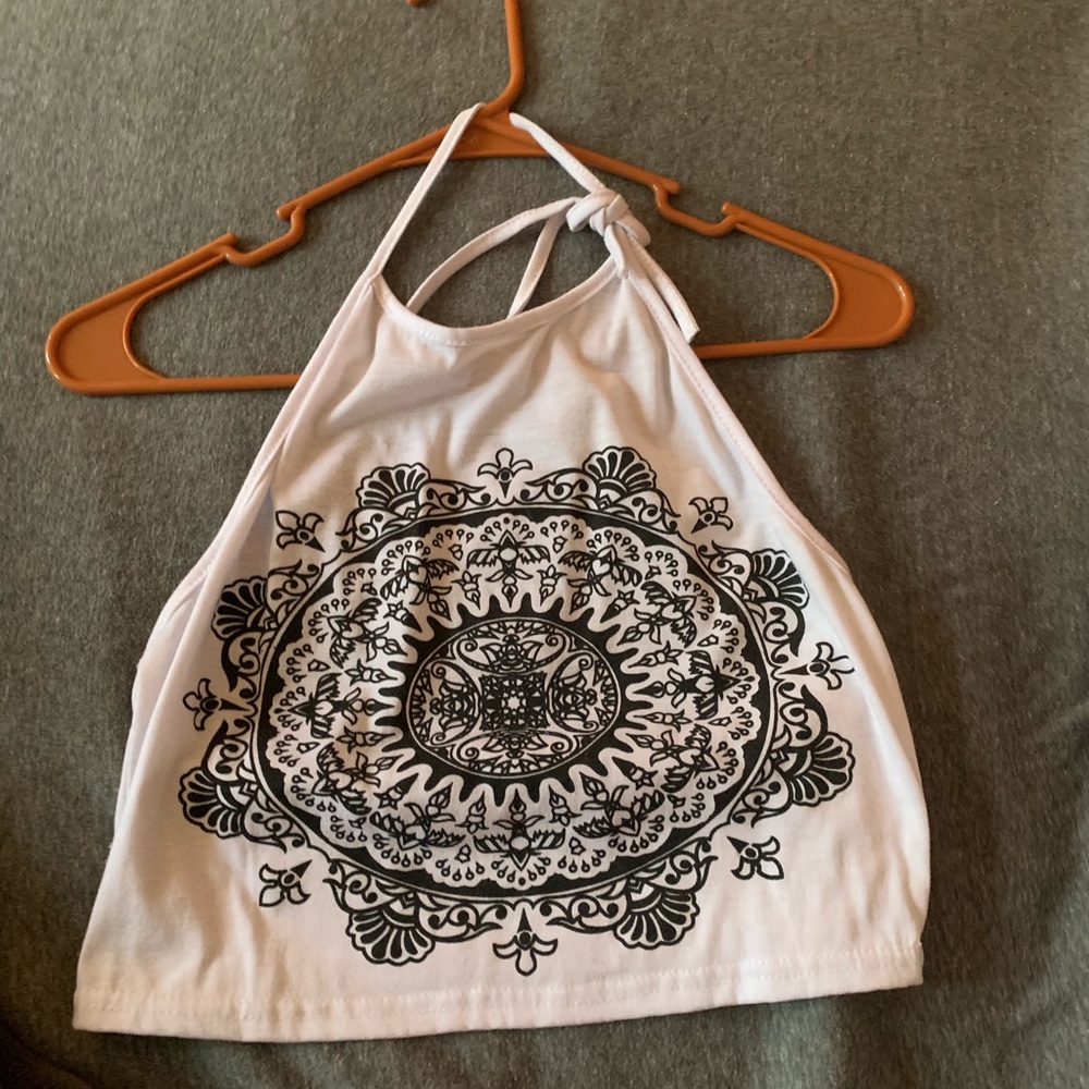 Backless graphic crop top